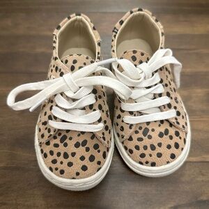 Piper Finn cheetah low top lace up sneakers